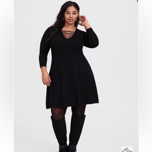 🖤✔️Torrid Black Mini Sweater Cross Front Skater Dress Size 2 ✔️ - Picture 3 of 5